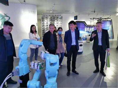 走近AI前沿，赋能轻工人才——轻工业行业职业技能等级评价与会人员参观河南省人工智能展览馆